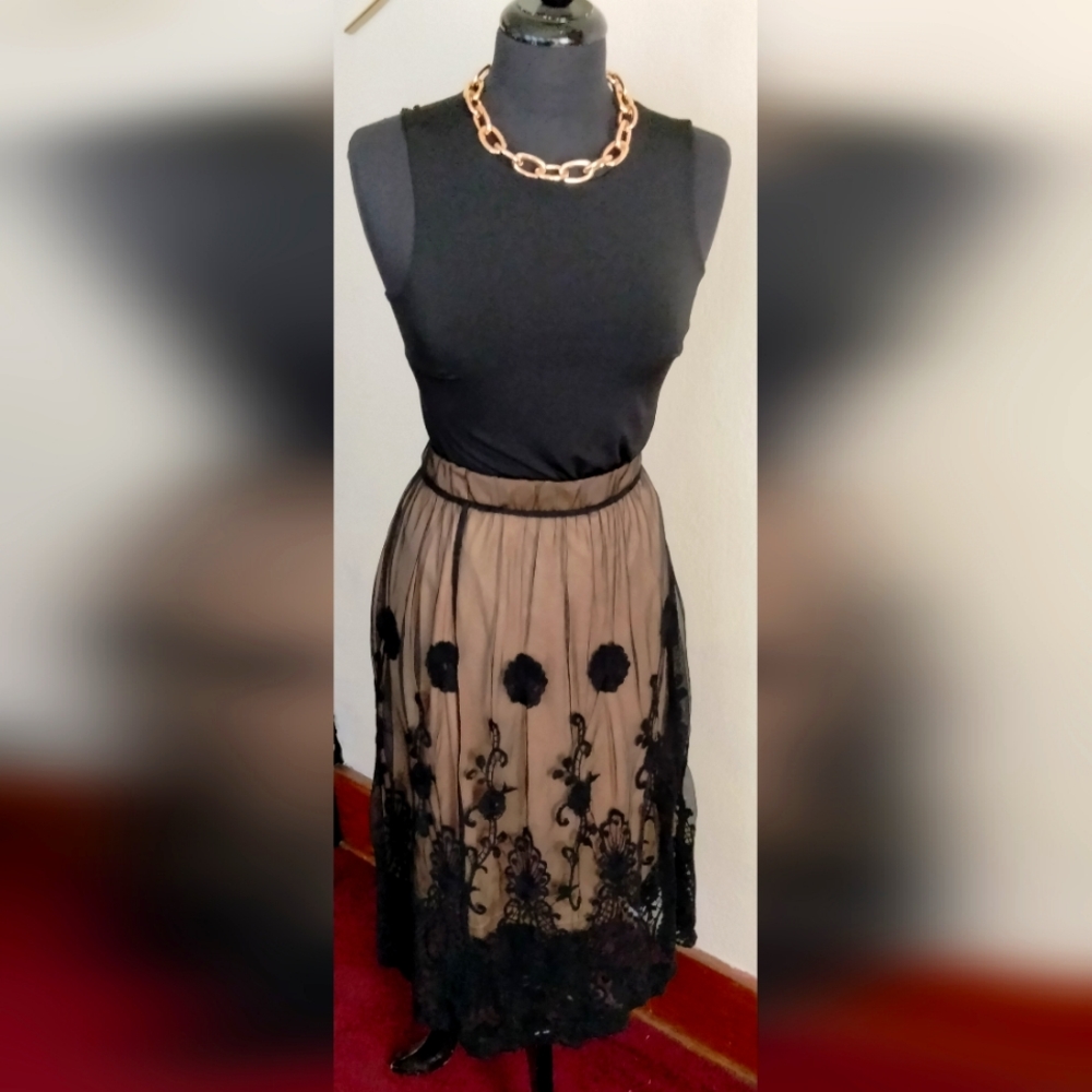 Lace skirt